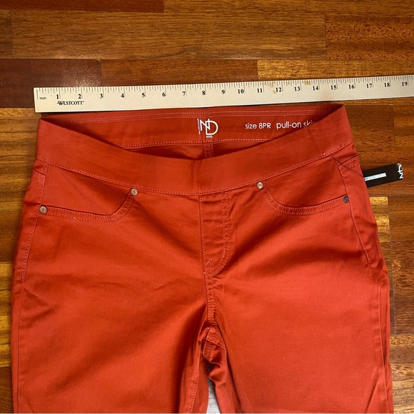 New Directions Slim Leg Pull-on Jeans - Picture 4 of 7